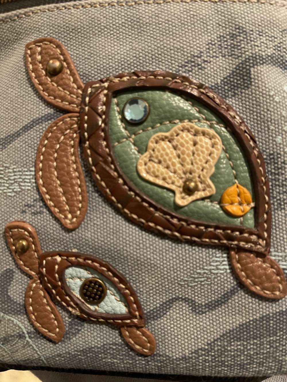 Chala Gray and Brown Turtle Appliqué Crossbody Bag - Picture 8 of 9